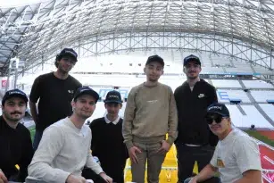 Étudiants au Vélodrome école informatique Marseille Epitech