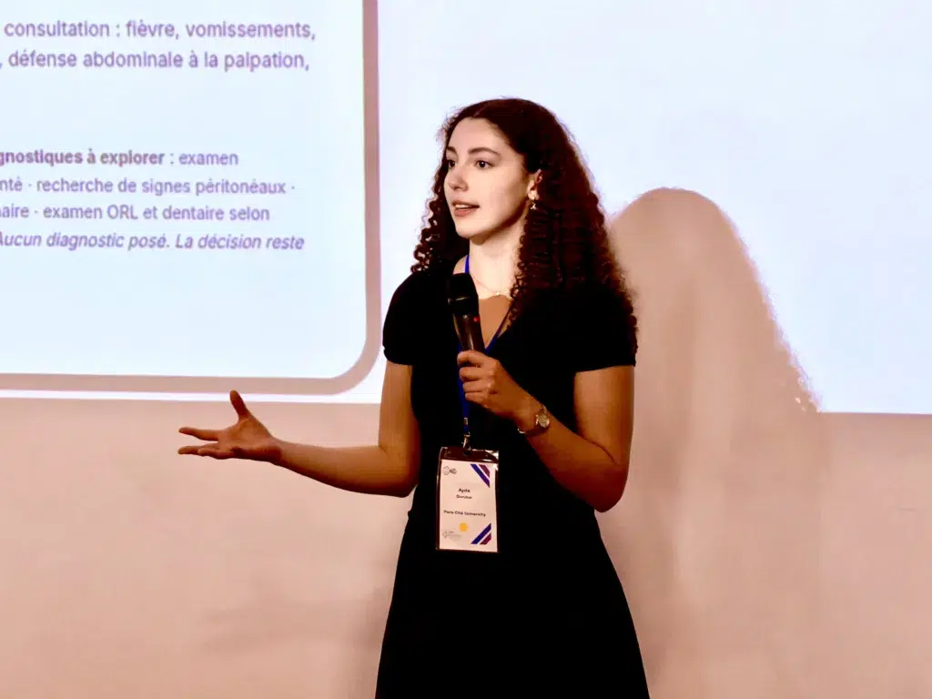 Étudiante en présentation Epitech Parix Hackathon MIT