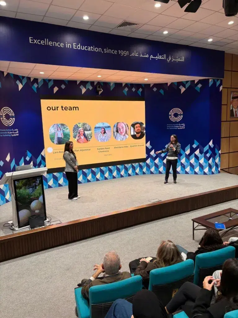 quentin briand étudiant epitech nice présent en visioconférence avant de remporter le hackaton amazon aws