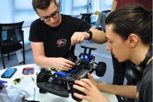 Voiture robot Robocar école d'informatique Marseille Epitech