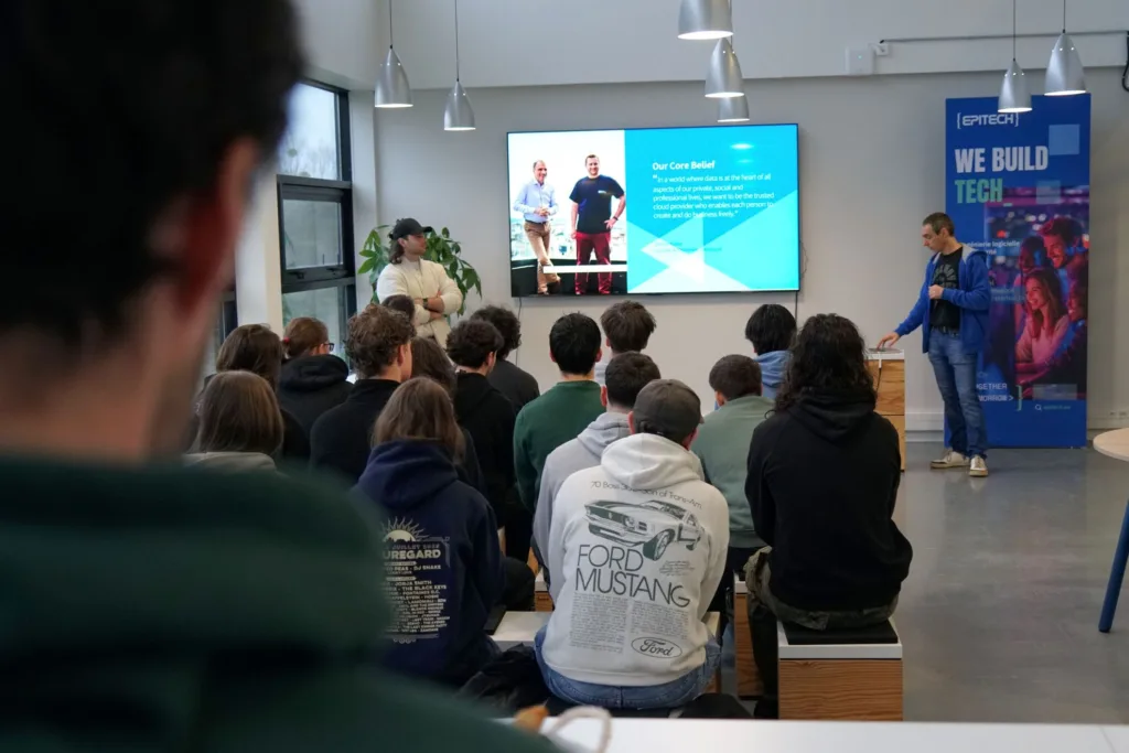 Lancement du hackathon IA Epitech par OVHcloud devant les étudiants dans le Hub d’innovation de Rennes