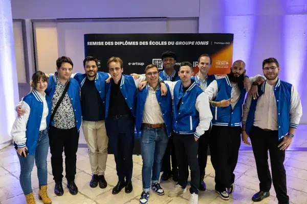 Les Alumni Epitech et leur iconique Teddy bleu