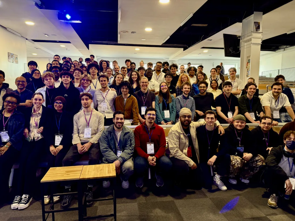 Hackathon MIT Epitech Paris groupe d'étudiants