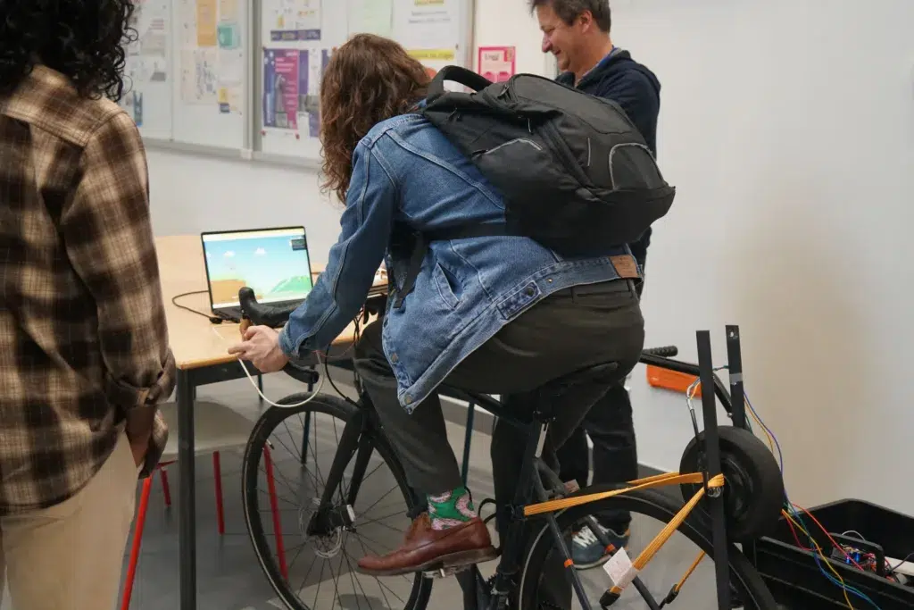 Vélo générateur d’électricité du projet Grille Pain présenté au POCL #5