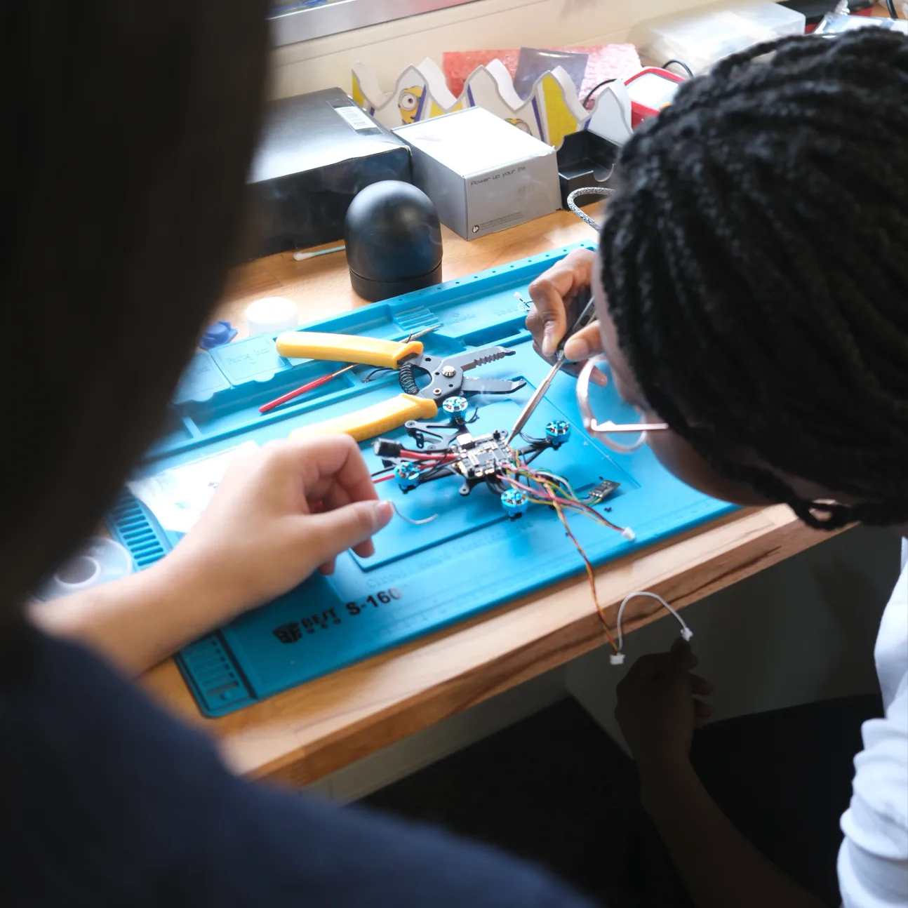 montage des drones semaine de l'innovation