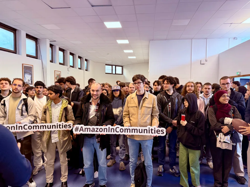 Epitech Paris école d'informatique pendant le hackathon avec AWS et la NFL