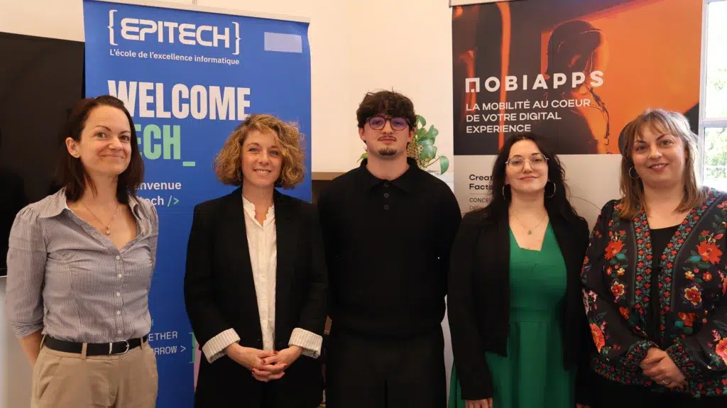 L'équipe de Mobiapps et Eléonore Bocquet, directrice régionale du développement