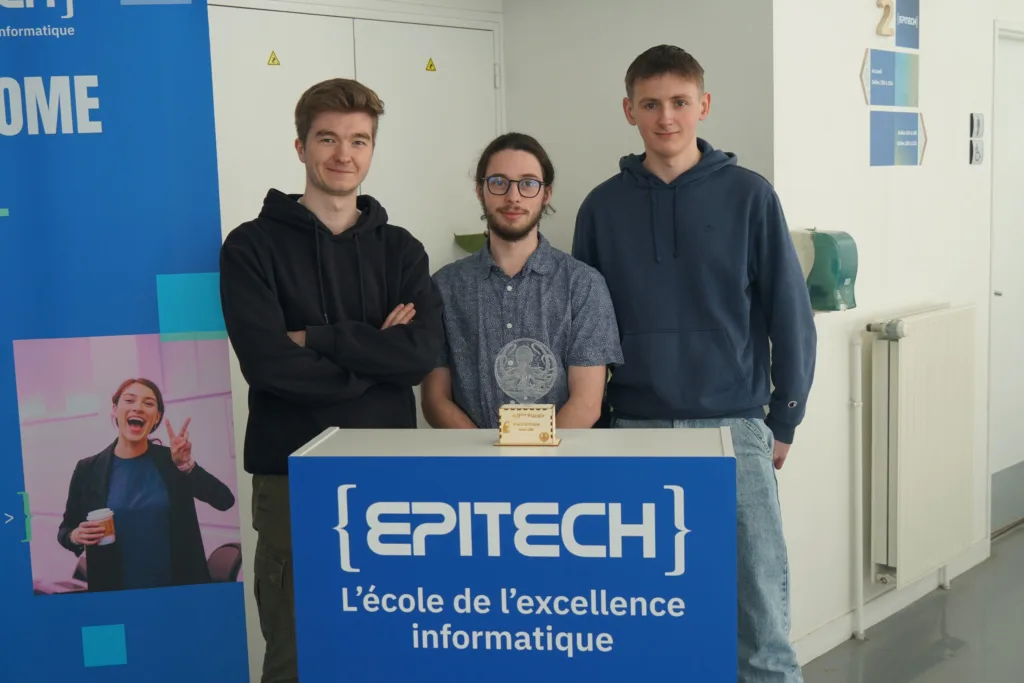 Étudiants Epitech Rennes avec le trophée du CTF Hack’Lantique 2026