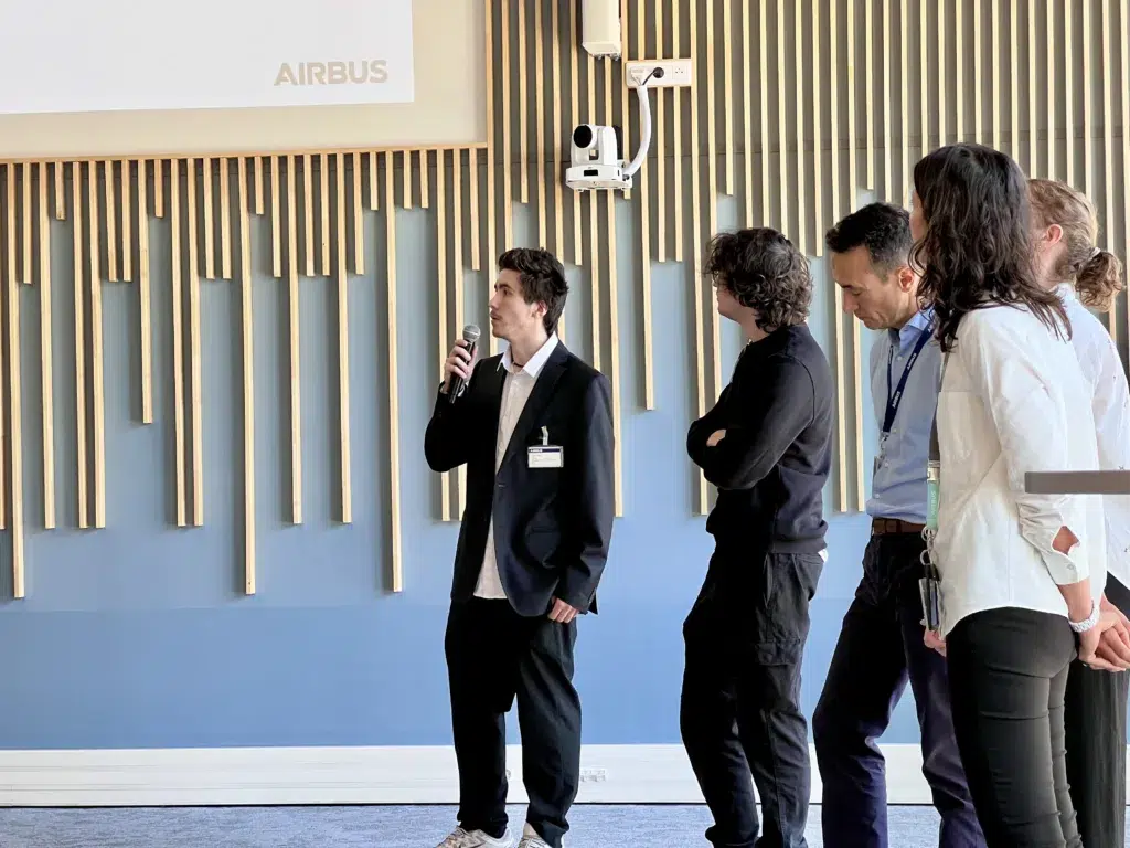 Des étudiants d'Epitech Toulouse présentent leur projet d'intelligence artificielle devant des équipes d'Airbus