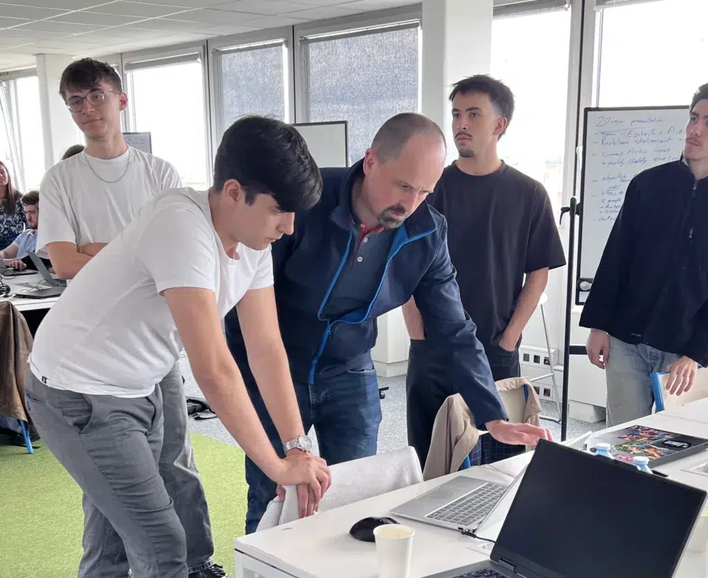 Des étudiants d'Epitech Toulouse collaborent avec des managers d'Airbus