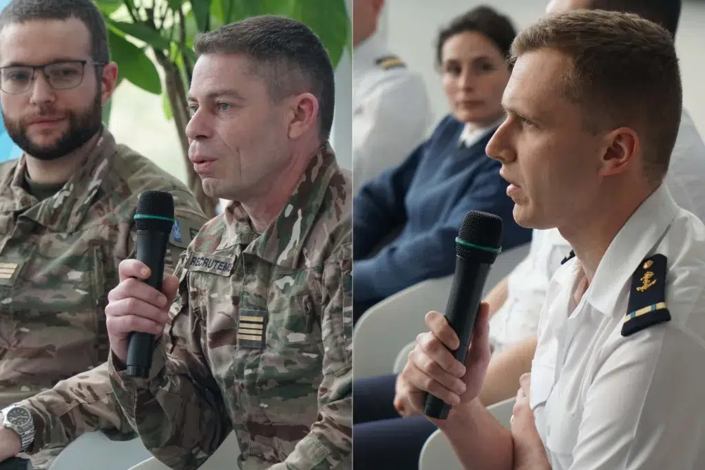 Intervenant de l’Armée de Terre et de la Marine Nationale s’exprimant au micro lors de la table ronde à Epitech Rennes