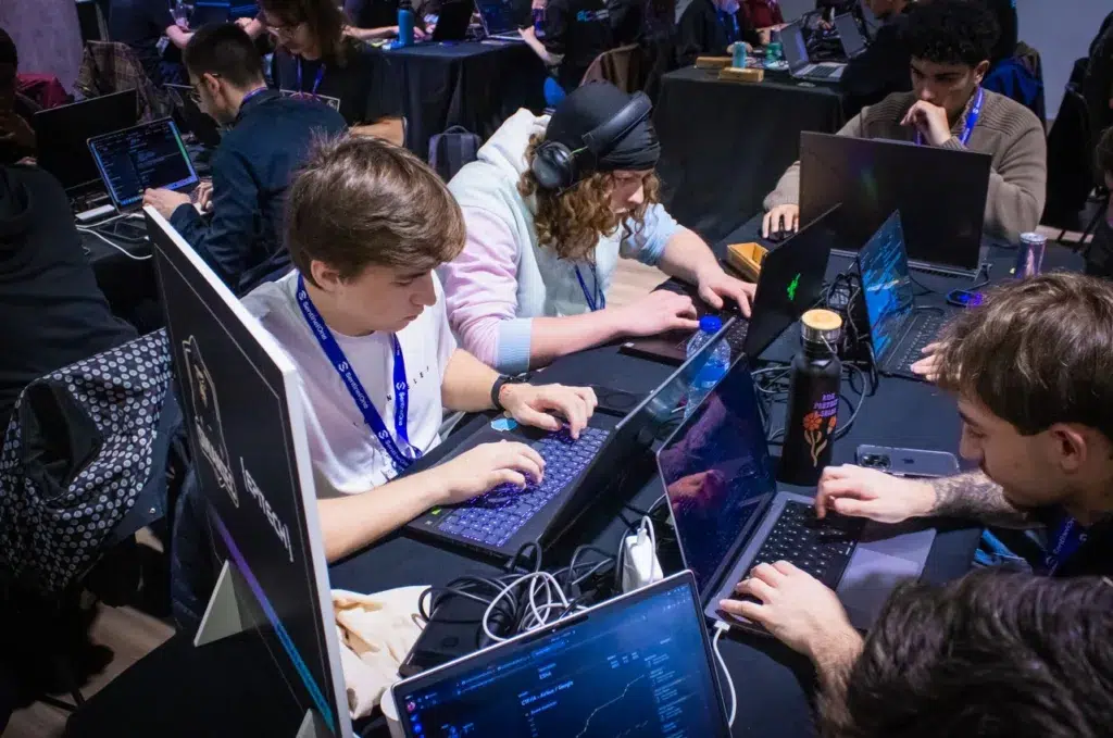 L'équipe SimianSec en pleine épreuve à l'european Cyber Cup