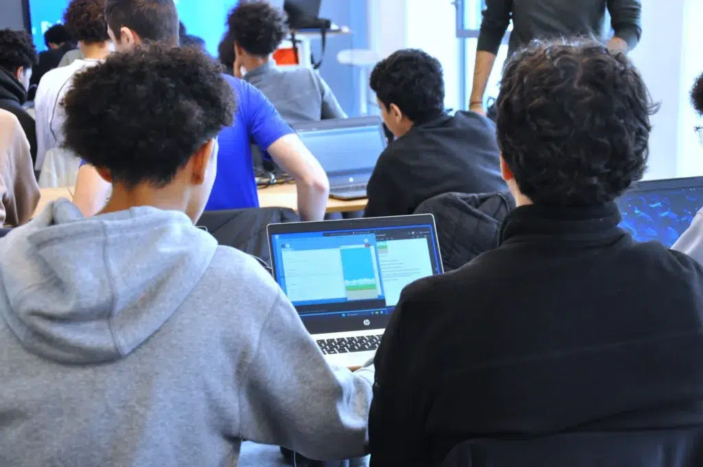 élève en immersion sur la programmation