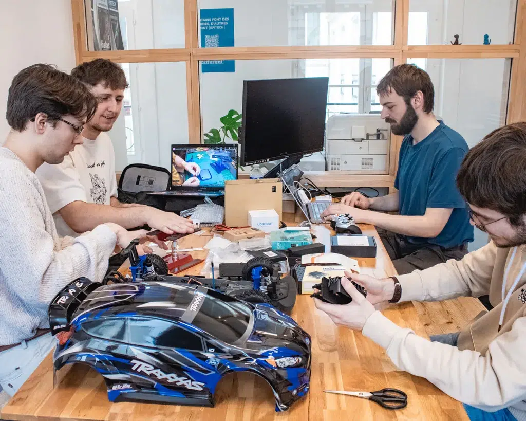 étudiants-robocar-campus-epitech-lille