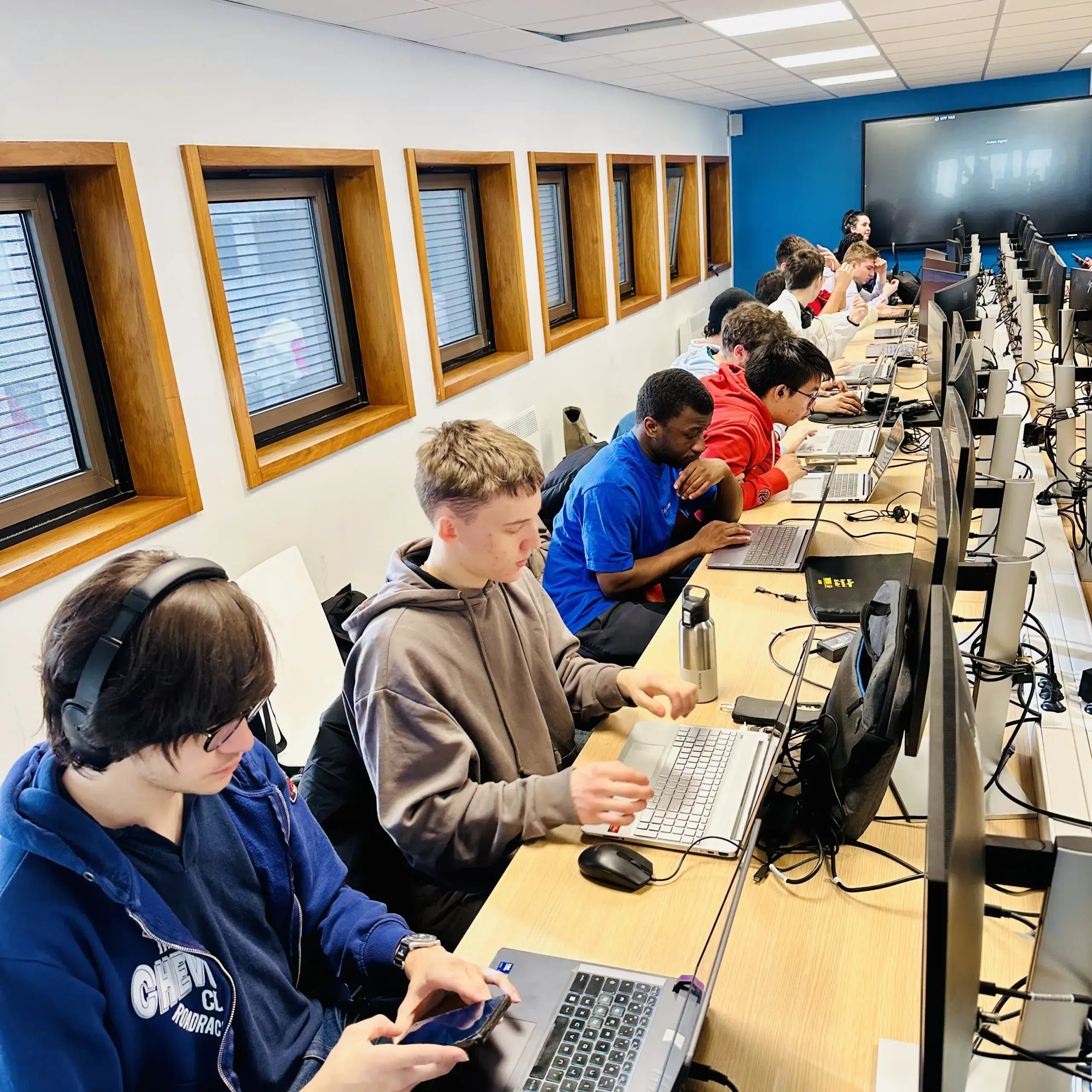 étudiants epitech paris travaillent sur le projet drone