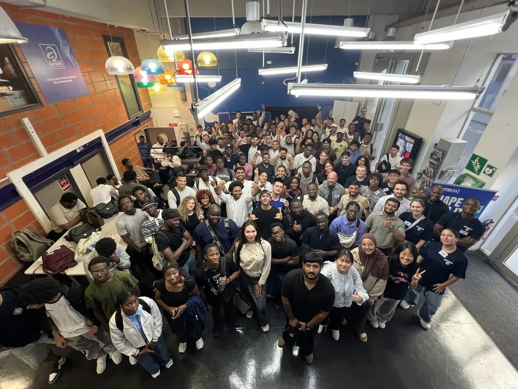 Photo de groupe des étudiants Epitech l'école d'informatique au nouveau campus Epitech international