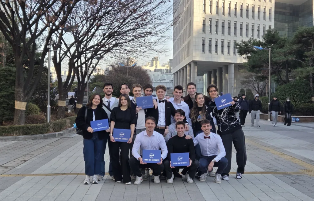 Quentin, étudiant en 4ème année de PGE à Epitech Nancy, durant son année à l'international en Corée du Sud, avec un groupe d'étudiant