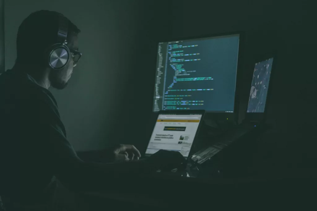 « Démystifier et donner envie » : la cybersécurité vue par Korben