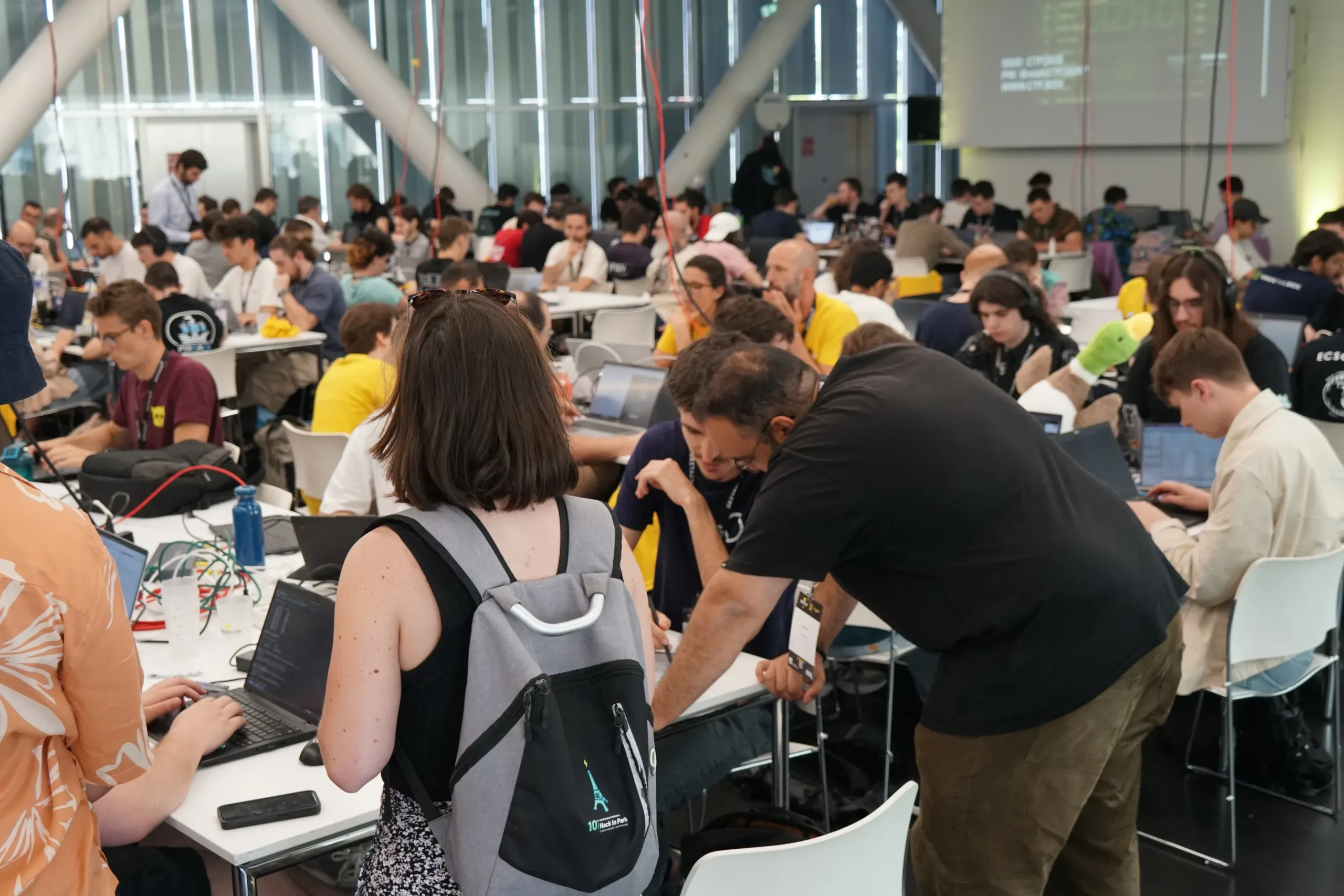 Compétition Capture The Flag du BreizhCTF 2026 Participants du BreizhCTF 2026 concentrés devant leurs ordinateurs pendant les épreuves de cybersécurité