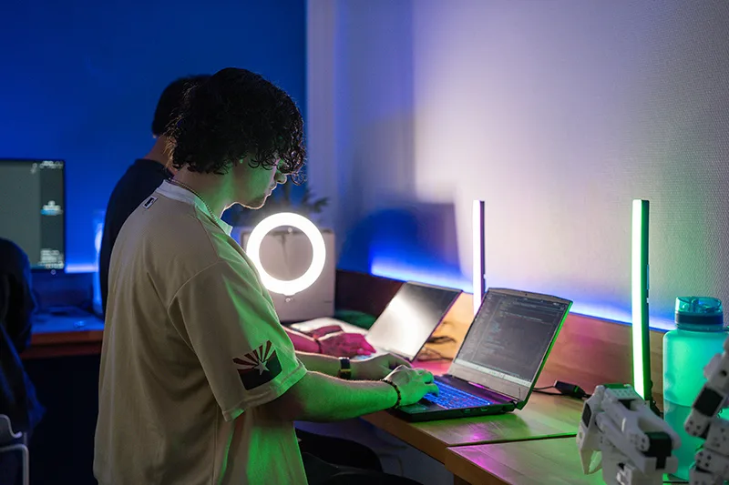 A l'heure de l'IA, de la cybersécurité, du Cloud et des autres évolutions de l'informatique, du digital et du numérique, Epitech vous propose de découvrir les secteurs tech qui recrutent en 2026.