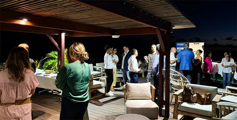 Neuf entreprises et institutions réunionnaises ont récemment pu rejoindre le réseau de partenaires d'Epitech La Réunion. Immortalisée avant l'été, lors d'une soirée organisée à l'hôtel Akoya, cette nouvelle vague de partenariats porte désormais à 17 le nombre d'organisations engagées aux côtés du campus pour offrir aux étudiants de l'archipel des Mascareignes des stages, des contrats d'alternance et pour certains d'entre eux des bourses d'études.